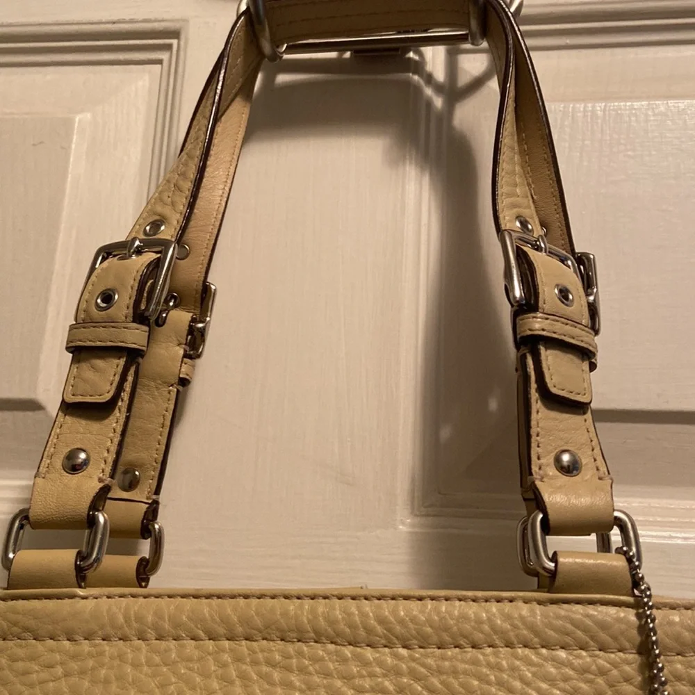 Coach pebbled leather shoulder bag EUC - Picture 5 of 11